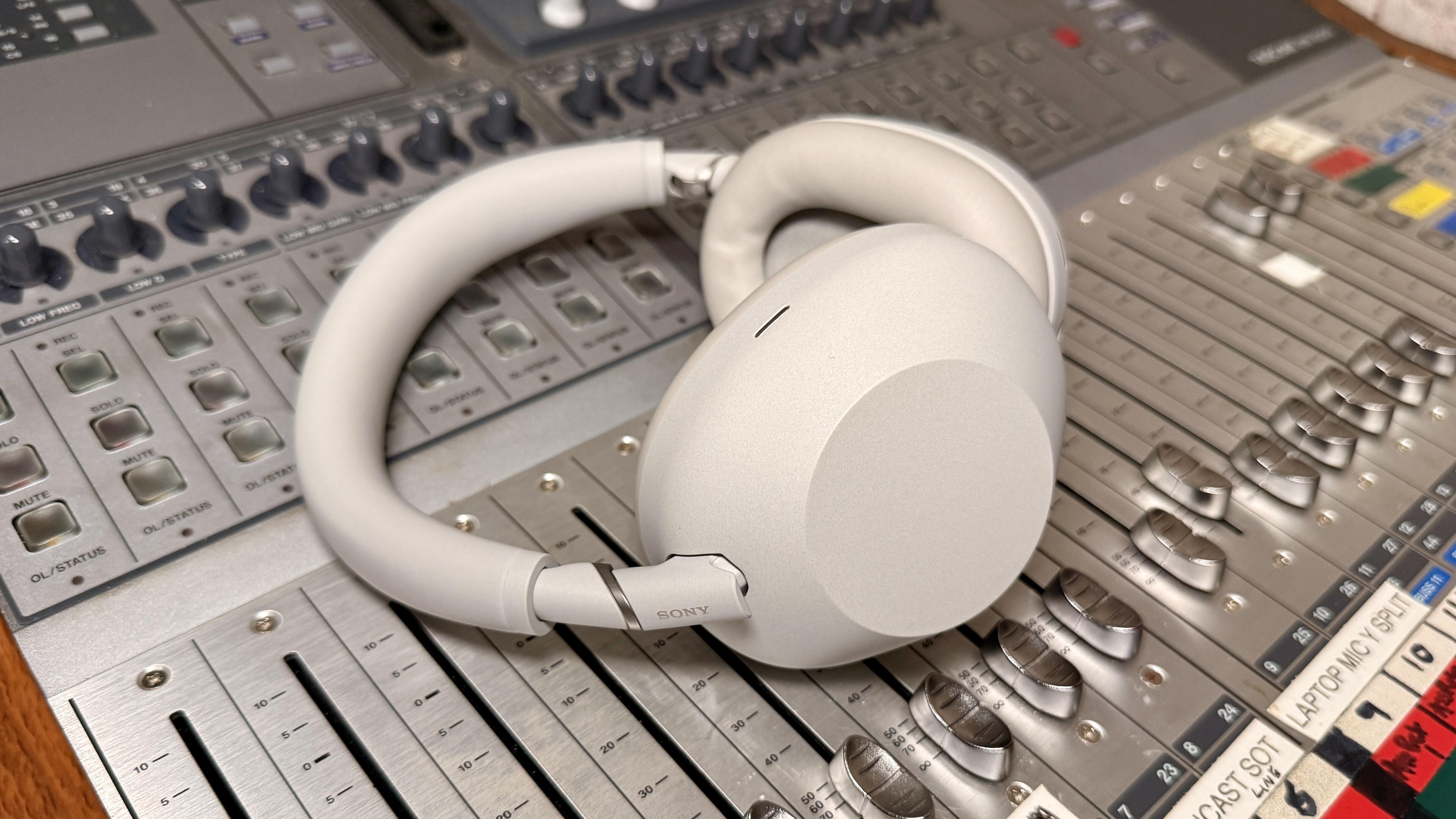 Sony WH-1000XM6